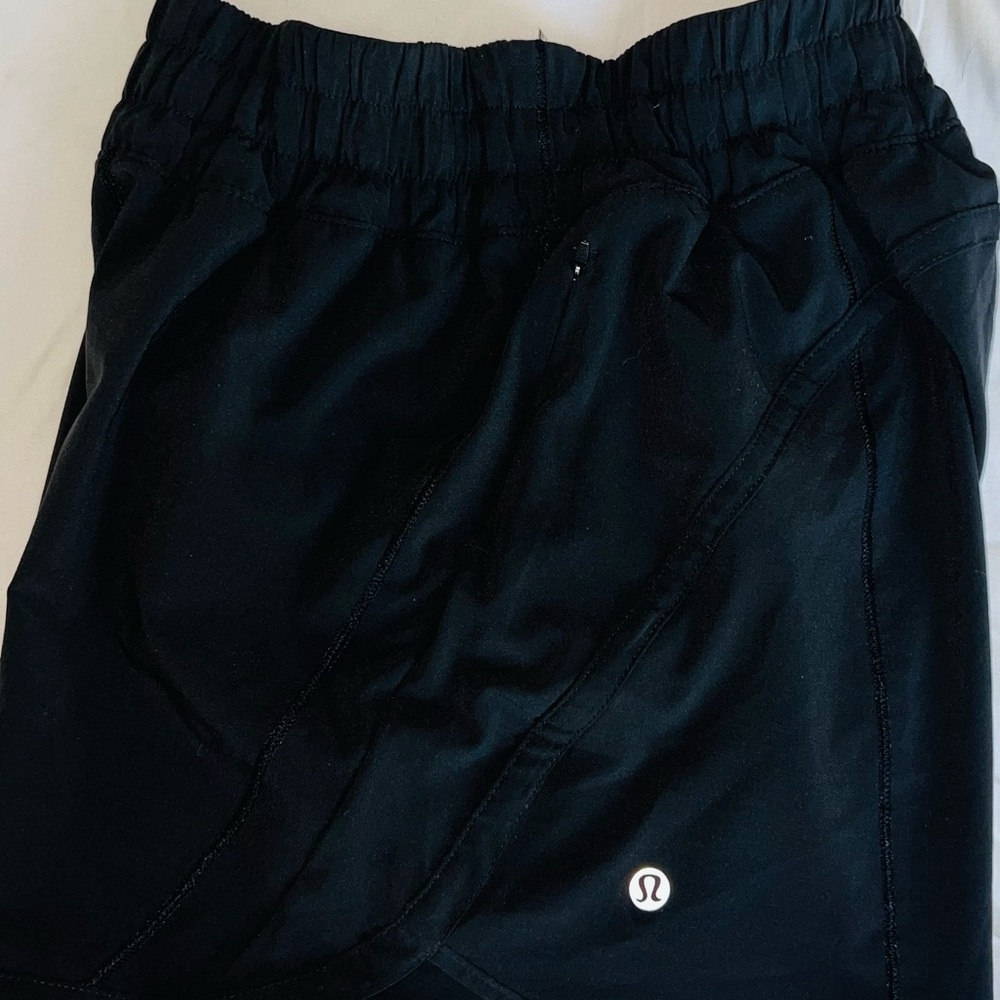 Lululemon track short Black size 6 long 5’